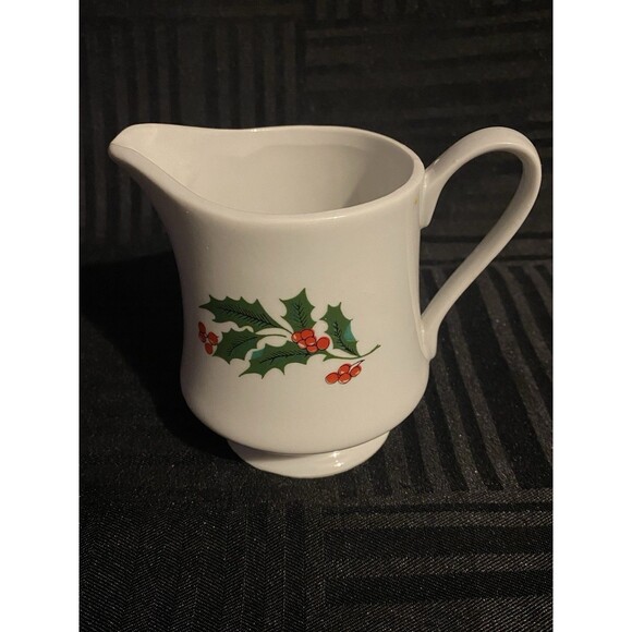 Christmas Holly Berry creamer and lidded sugar bowl set - Picture 7 of 10